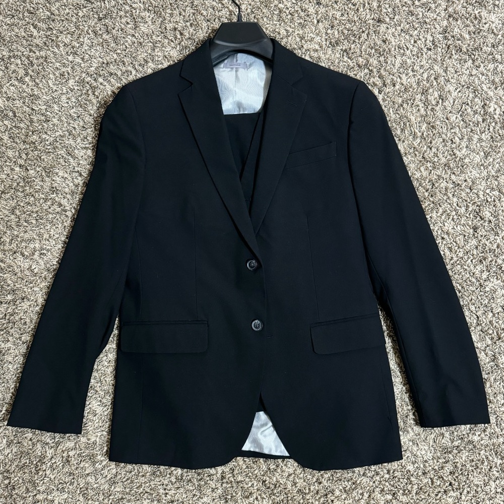 J. Ferrar black 3-piece suit - M slim fit